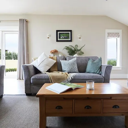 بيت للعطل The *